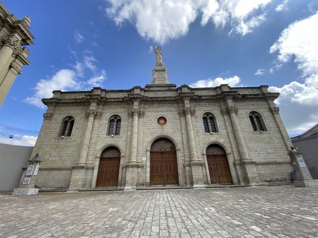RİOBAMBA-4 basilica del sagrado corazon de jesus -katolik kilisesi_640x480