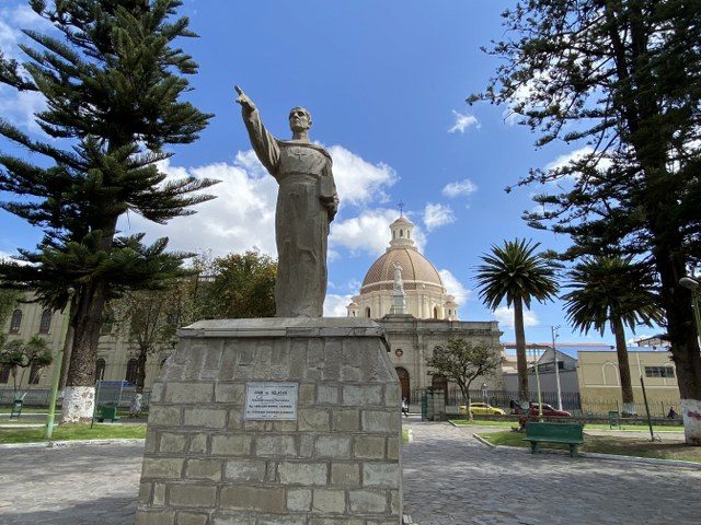 RİOBAMBA-6 monumento juan de velasco ve park la libertad_640x480
