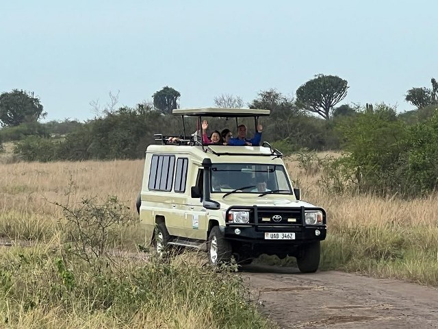 uganda safari-1_640x480